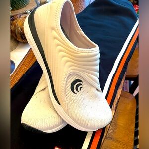 TOPO Vibe Recovery Athletic Slip On